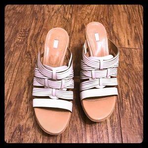 Size 8 1/2 UGG wedges. Very comfortable!